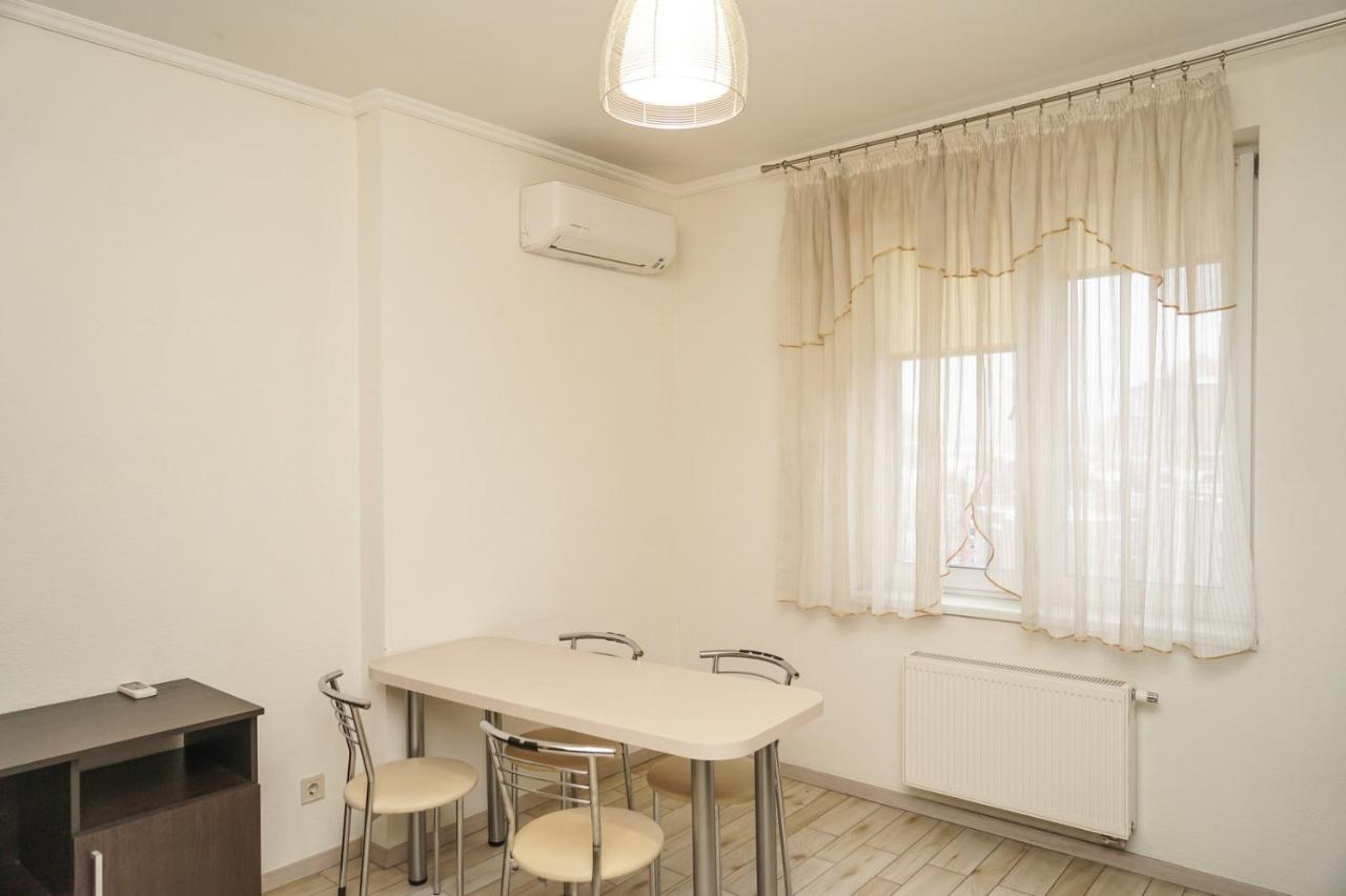 Kyiv Apartment On Chornovola 27 Екстер'єр фото