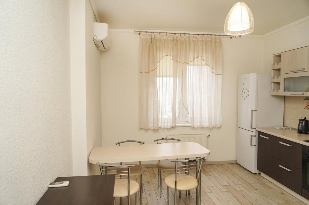 Kyiv Apartment On Chornovola 27 Екстер'єр фото